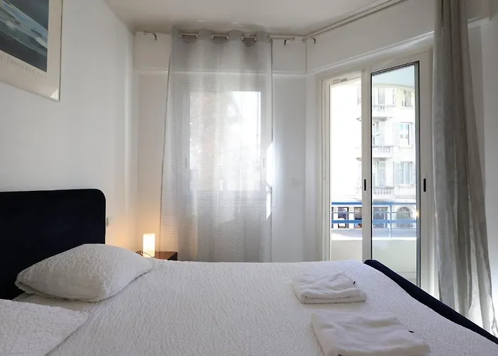 Le Dauphin - 2 Prs - Clim - Vue Lejlighed